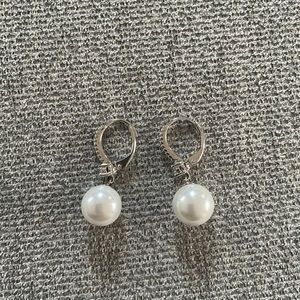 Pearl earring